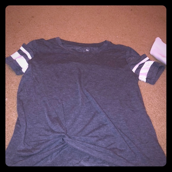 A gray baseball tee - Picture 1 of 2